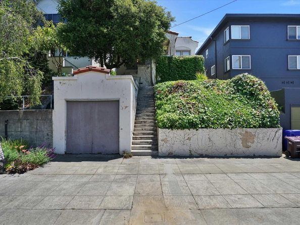 5378 Broadway, Oakland CA 94618