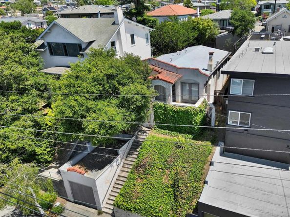 5378 Broadway, Oakland CA 94618