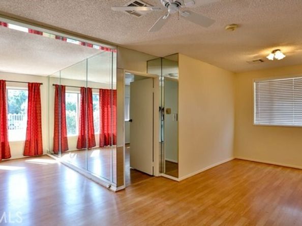 15841 Marlin Place, Van Nuys (los Angeles) CA 91406