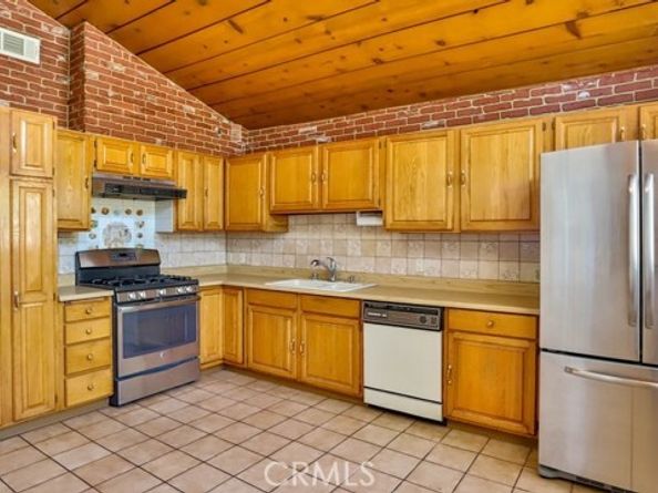 15841 Marlin Place, Van Nuys (los Angeles) CA 91406