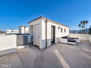 10832 W Riverton Court, Toluca Lake (los Angeles) CA 91602