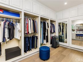 6032 County Oak Road, Woodland Hills (los Angeles) CA 91367