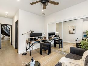 6032 County Oak Road, Woodland Hills (los Angeles) CA 91367