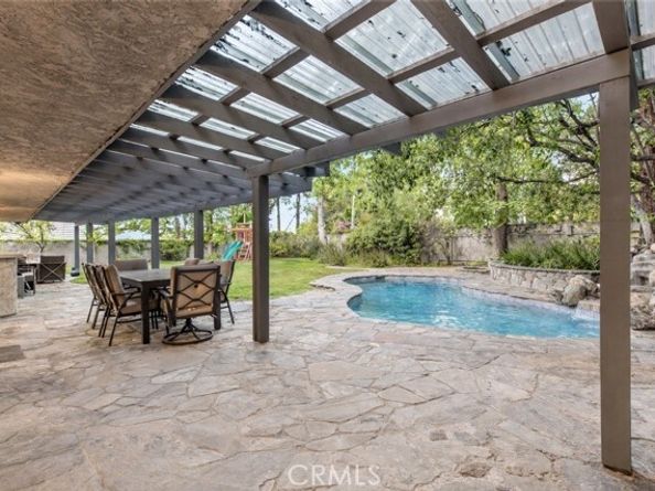 6032 County Oak Road, Woodland Hills (los Angeles) CA 91367