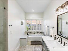 6032 County Oak Road, Woodland Hills (los Angeles) CA 91367