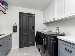 6032 County Oak Road, Woodland Hills (los Angeles) CA 91367