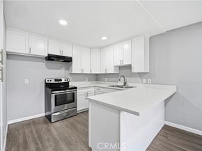 6815 Remmet 215, Canoga Park (los Angeles) CA 91303