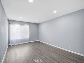 6815 Remmet 215, Canoga Park (los Angeles) CA 91303