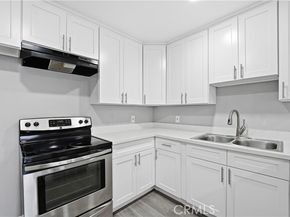 6815 Remmet 215, Canoga Park (los Angeles) CA 91303