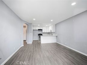 6815 Remmet 215, Canoga Park (los Angeles) CA 91303