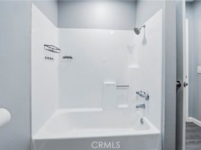 6815 Remmet 215, Canoga Park (los Angeles) CA 91303