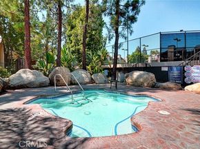 5500 Owensmouth Avenue 311, Woodland Hills (los Angeles) CA 91367