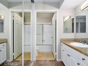 5500 Owensmouth Avenue 311, Woodland Hills (los Angeles) CA 91367