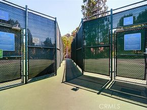 5500 Owensmouth Avenue 311, Woodland Hills (los Angeles) CA 91367