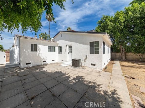 15948 Wyandotte Street, Los Angeles CA 91406