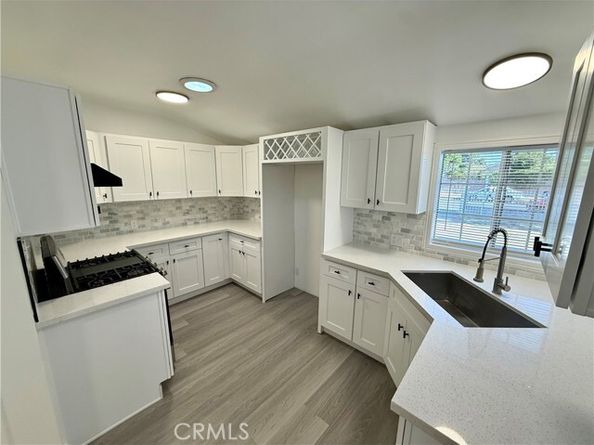 15948 Wyandotte Street, Los Angeles CA 91406