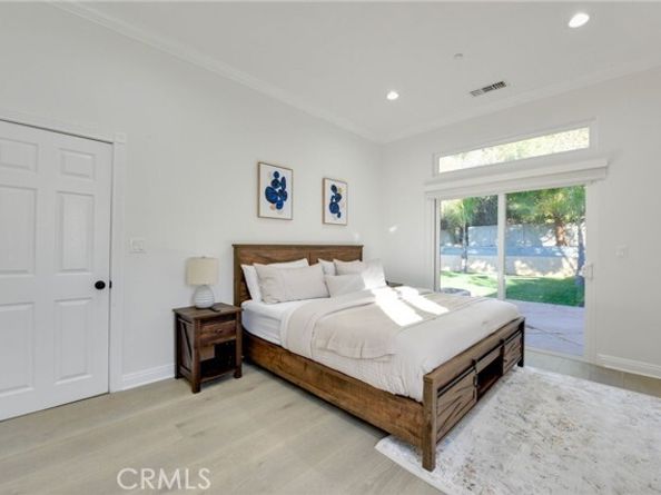 22237 Buena Ventura Street, Woodland Hills (los Angeles) CA 91364