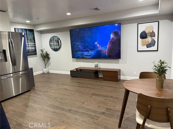 22237 Buena Ventura Street, Woodland Hills (los Angeles) CA 91364
