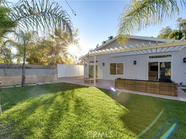 22237 Buena Ventura Street, Woodland Hills (los Angeles) CA 91364