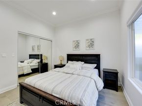 22237 Buena Ventura Street, Woodland Hills (los Angeles) CA 91364