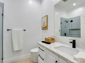 22237 Buena Ventura Street, Woodland Hills (los Angeles) CA 91364