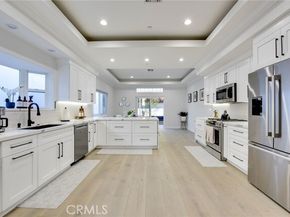 22237 Buena Ventura Street, Woodland Hills (los Angeles) CA 91364