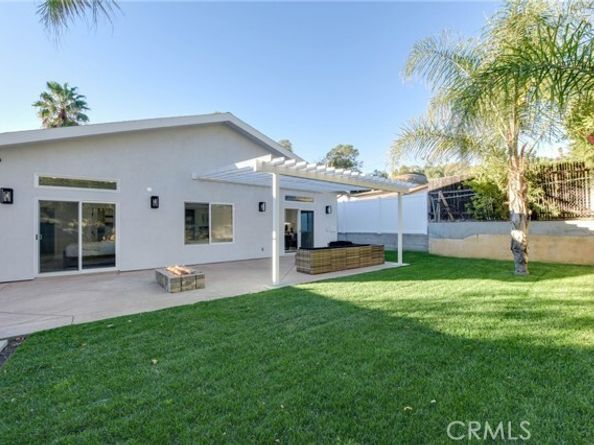 22237 Buena Ventura Street, Woodland Hills (los Angeles) CA 91364