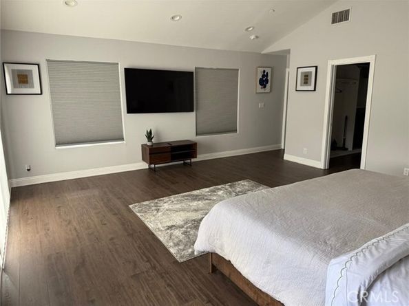 22237 Buena Ventura Street, Woodland Hills (los Angeles) CA 91364