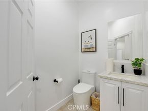 22237 Buena Ventura Street, Woodland Hills (los Angeles) CA 91364