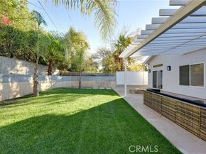 22237 Buena Ventura Street, Woodland Hills (los Angeles) CA 91364
