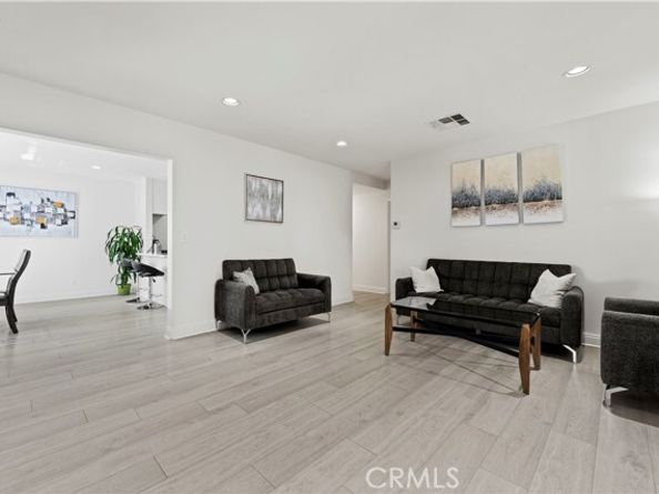 16428 Halsted Street, Northridge (los Angeles) CA 91343
