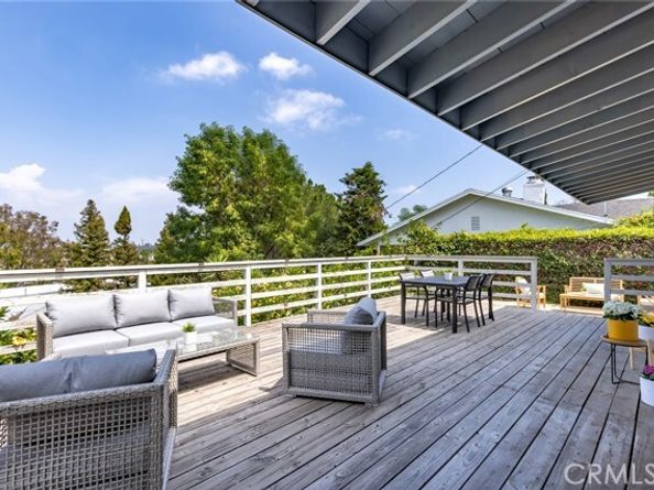 22253 Del Valle Street, Woodland Hills (los Angeles) CA 91364