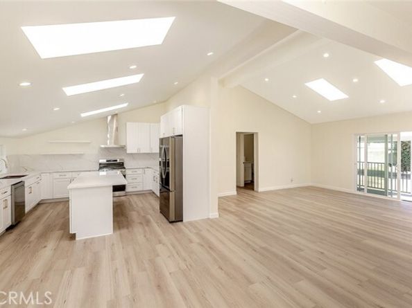 15724 Chase Street, North Hills (los Angeles) CA 91343