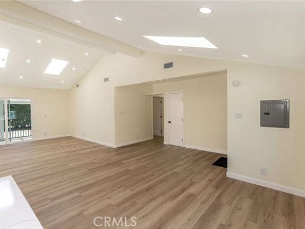 15724 Chase Street, North Hills (los Angeles) CA 91343