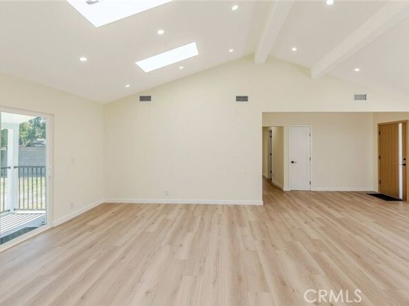 15724 Chase Street, North Hills (los Angeles) CA 91343