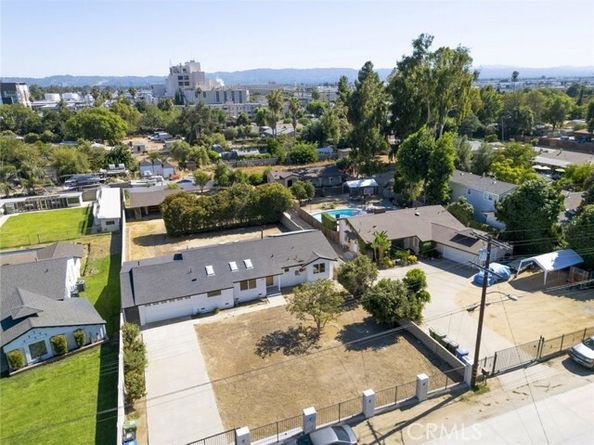 15724 Chase Street, North Hills (los Angeles) CA 91343