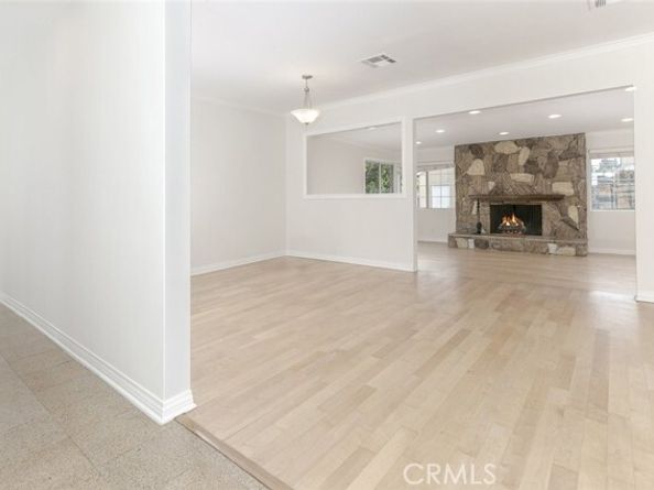 7857 Whitsett Avenue, North Hollywood (los Angeles) CA 91605