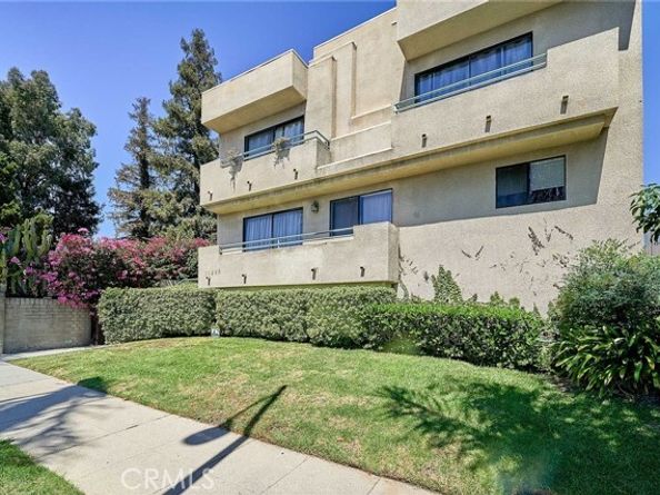 17225 Chatsworth Street 111, Granada Hills (los Angeles) CA 91344