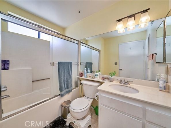 17225 Chatsworth Street 111, Granada Hills (los Angeles) CA 91344