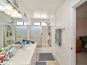 17225 Chatsworth Street 111, Granada Hills (los Angeles) CA 91344