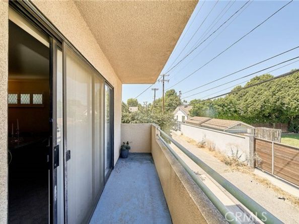 17225 Chatsworth Street 111, Granada Hills (los Angeles) CA 91344