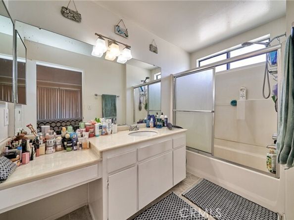17225 Chatsworth Street 111, Granada Hills (los Angeles) CA 91344