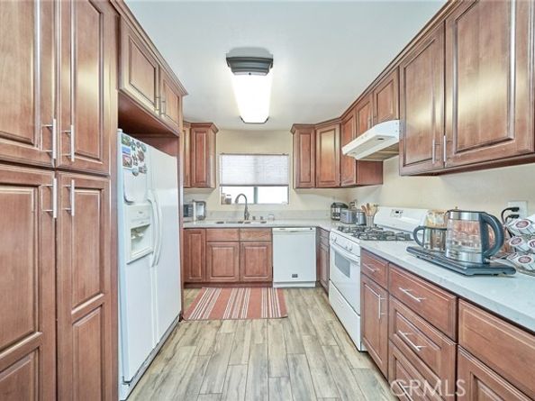 17225 Chatsworth Street 111, Granada Hills (los Angeles) CA 91344