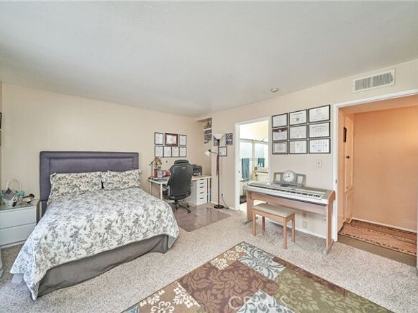 17225 Chatsworth Street 111, Granada Hills (los Angeles) CA 91344