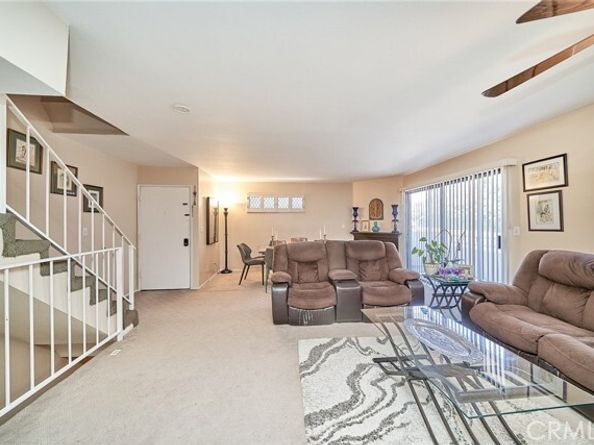 17225 Chatsworth Street 111, Granada Hills (los Angeles) CA 91344