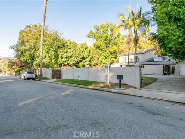 9620 Wheatland Avenue, Burbank CA 91040