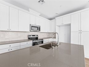 9423 N Sepulveda Blvd. 6, North Hills (los Angeles) CA 91343