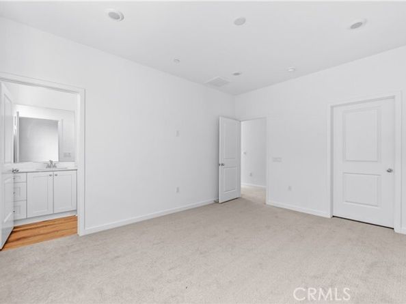 9423 N Sepulveda Blvd. 6, North Hills (los Angeles) CA 91343
