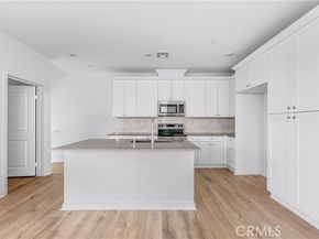 9423 N Sepulveda Blvd. 6, North Hills (los Angeles) CA 91343