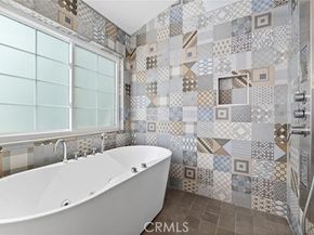 23163 Mulholland Drive, Woodland Hills (los Angeles) CA 91364